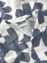 Charger l'image dans la galerie, Chemise à fleurs à courtes manches - Relaxed linen-mix print