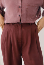 Charger l'image dans la galerie, pantalon large à pince en tencel lyocell two thirds weco store