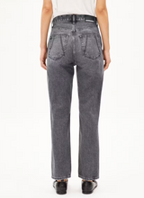 Charger l'image dans la galerie, Jeans gris en coton bio et recyclé - Aaikala gloomy