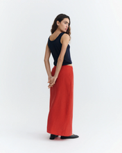 Charger l'image dans la galerie, Jupe longue en cupro rouge - Selina skirt