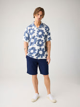 Charger l'image dans la galerie, Chemise à fleurs à courtes manches - Relaxed linen-mix print
