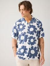 Charger l'image dans la galerie, Chemise à fleurs à courtes manches - Relaxed linen-mix print
