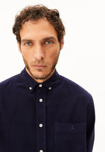 Charger l'image dans la galerie, Chemise en velours Armedangels coton bio chez WeCo Store
