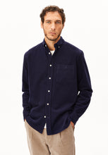 Charger l'image dans la galerie, Chemise en velours Armedangels coton bio chez WeCo Store
