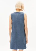 Charger l'image dans la galerie, Minirobe en velours Armedangels chez WeCo Store
