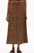 Charger l&#39;image dans la galerie, Jupe midi en tencel - Wolaaria leopaa
