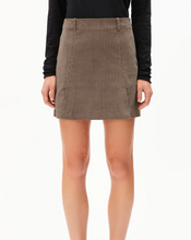 Charger l&#39;image dans la galerie, Jupe courte en velours - Zalaiaa
