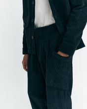 Charger l&#39;image dans la galerie, Pantalon cargo en velours - Navy corduroy max pants
