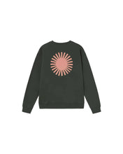 Charger l&#39;image dans la galerie, Sweat vert avec soleil au dos - Sol contrast bottle green leon sweatshirt

