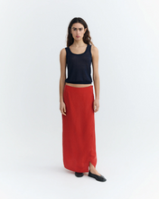 Charger l'image dans la galerie, Jupe longue en cupro rouge - Selina skirt
